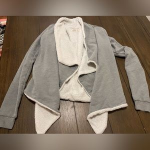 ❌ Hollister cardigan